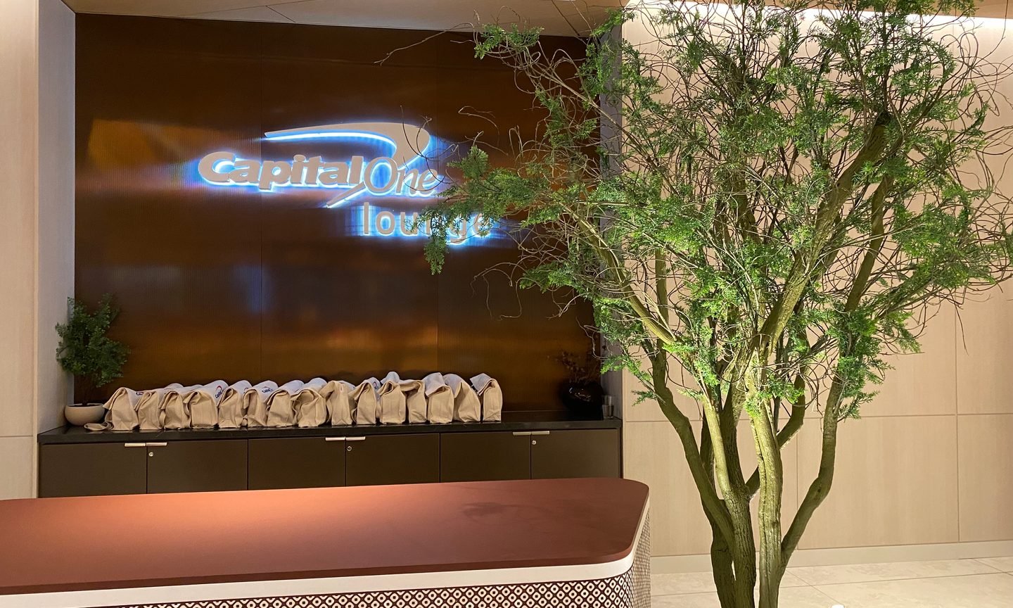 Capital One Lounge Las Vegas: Hits the Jackpot with Food and Drinks