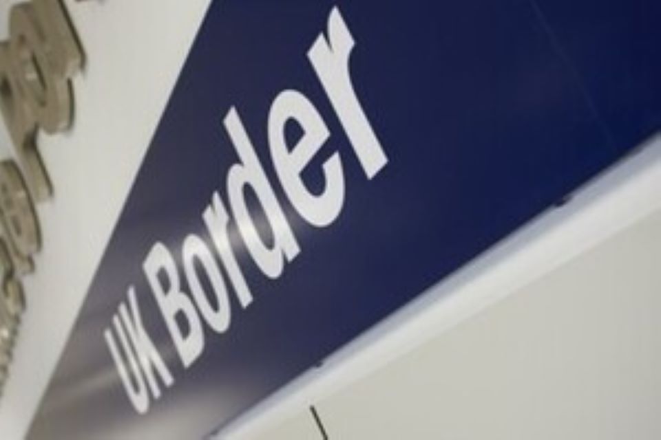 The UK deepens cooperation with France on people smuggling